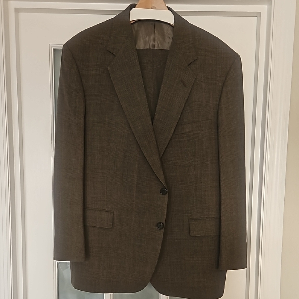 Brown Sport Coat with Notched Lapel and Tailored Structure